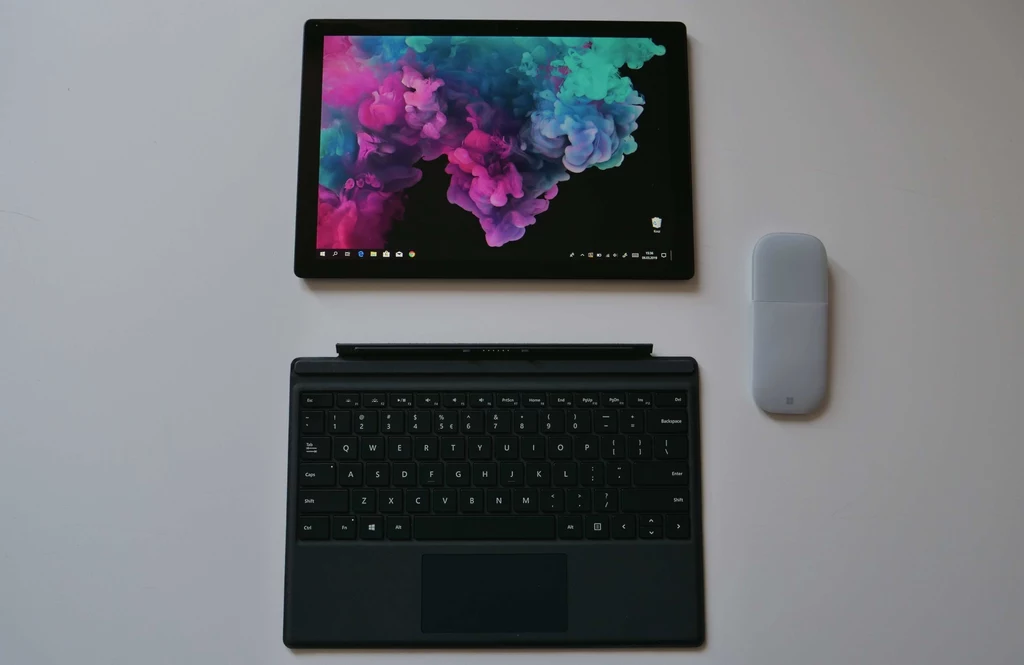 ​Microsoft Surface Pro 6 + TypeCover + Myszka Arc Touch