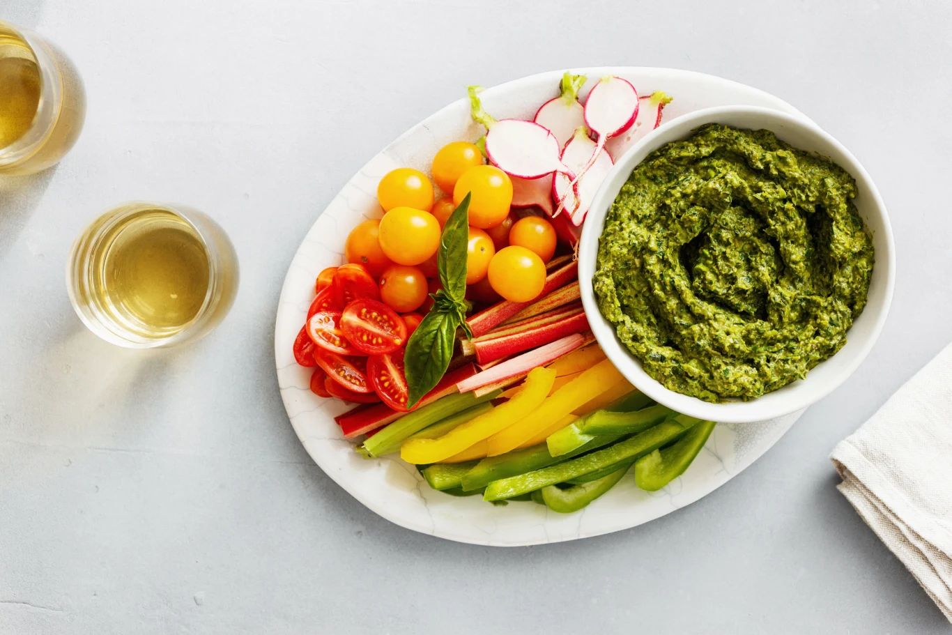 Domowe pesto z liści czosnaczku będzie pasowało do warzyw, makaronu oraz dań mięsnych