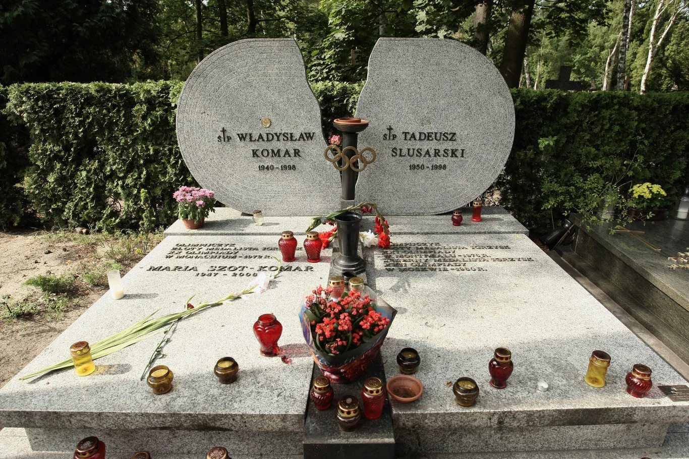 Grób Władysława Komara i Tadeusza Ślusarskiego