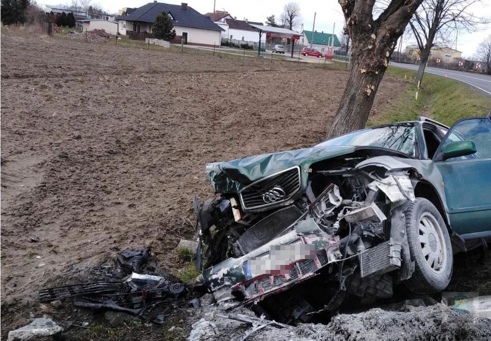 Auto płonęło, a we wnętrzu znajdował się kierowca...