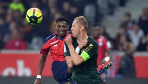 Kamil Glik blokuje strzał Rafaela Leao