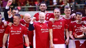 W środku selekcjoner reprezentacji Polski Mike Taylor