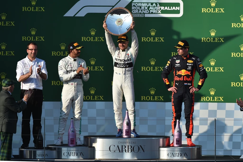 Lewis Hamilton (Mercedes), Valtterii Bottas (Mercedes) i Max Verstappen (Red Bull) obsadzili podium w Melbourne.