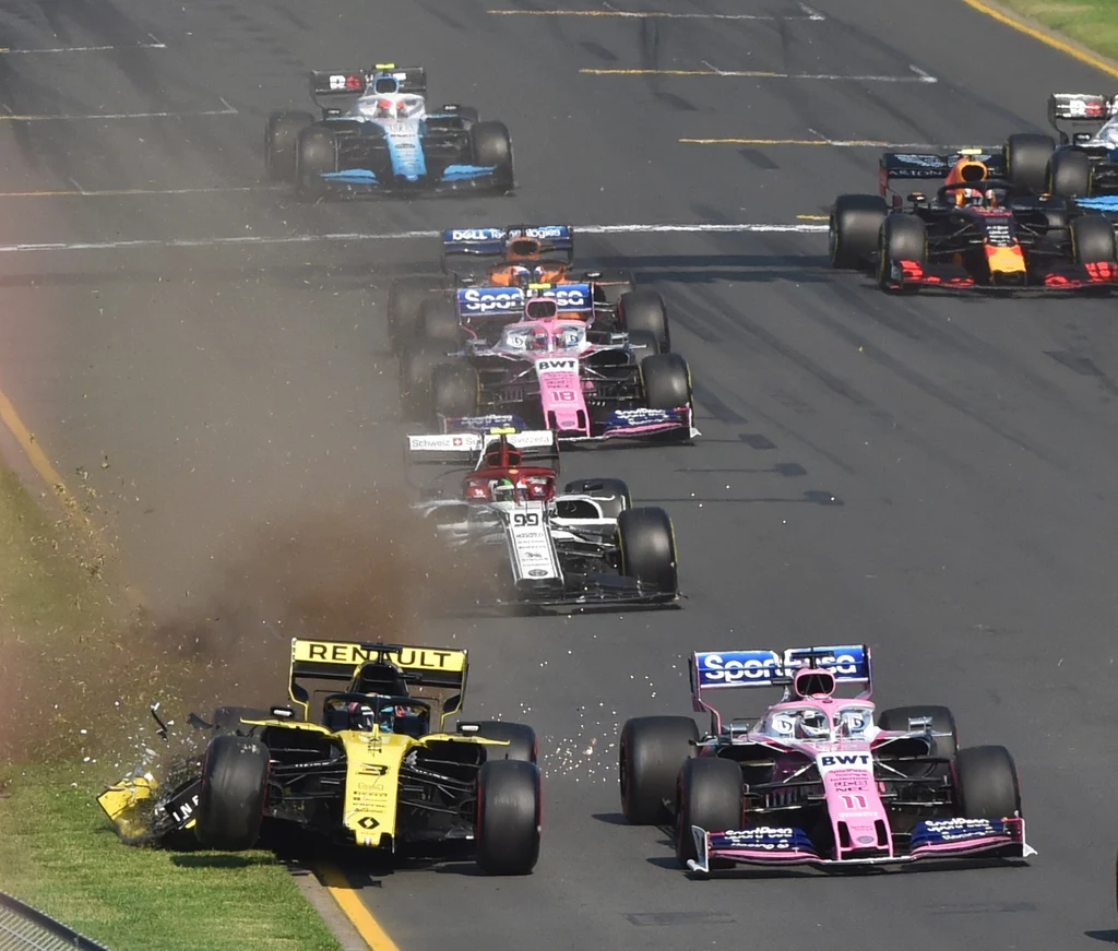 Daniel Ricciardo uległ kraksie na 1. zakręcie i nie ukończył wyścigu