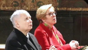 Prezes PiS Jarosław Kaczyński i europosłanka PiS Jadwiga Wiśniewska podczas modlitwy na Jasnej Górze, źródło zdjęcia: Biuro prasowe Jasnej Góry