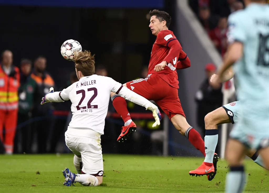 Robert Lewandowski kontra Florian Mueller Robert Lewandowski kontra Florian Mueller