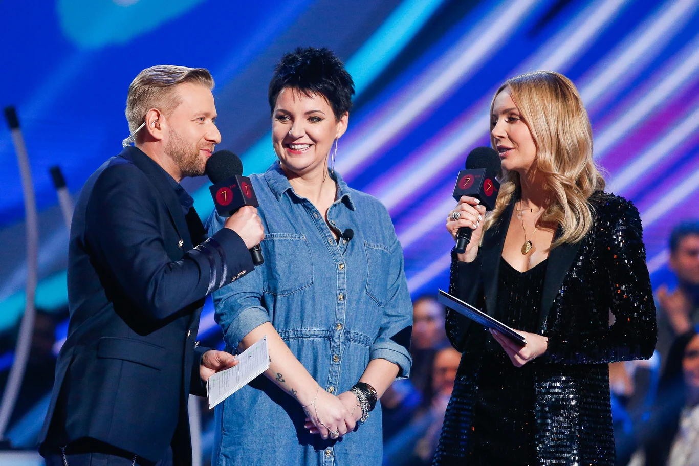 Izabela Mączka - mieszka w Warszawie. Ma 42 lat. Iza to tytan pracy. Na co dzień zajmuje się sprzedażą powierzchni reklamowych w jednej z warszawskich korporacji. Zarządza sześcioosobowym zespołem. Łączy swoje obowiązki zawodowe z samotnym wychowywaniem trójki dzieci. W czasie wolnym pasjonuje się siatkówką. Sama czynnie gra w drużynie z innymi rodzicami. Jeździ również po Polsce jako kibic reprezentacji. Błyskotliwa i inteligentna, ma do siebie ogromny dystans. Chętnie dzieli się zabawnymi anegdotami ze swojego życia. Brzydzi się kłamstwem, chciałaby zacząć bardziej wierzyć w ludzi.