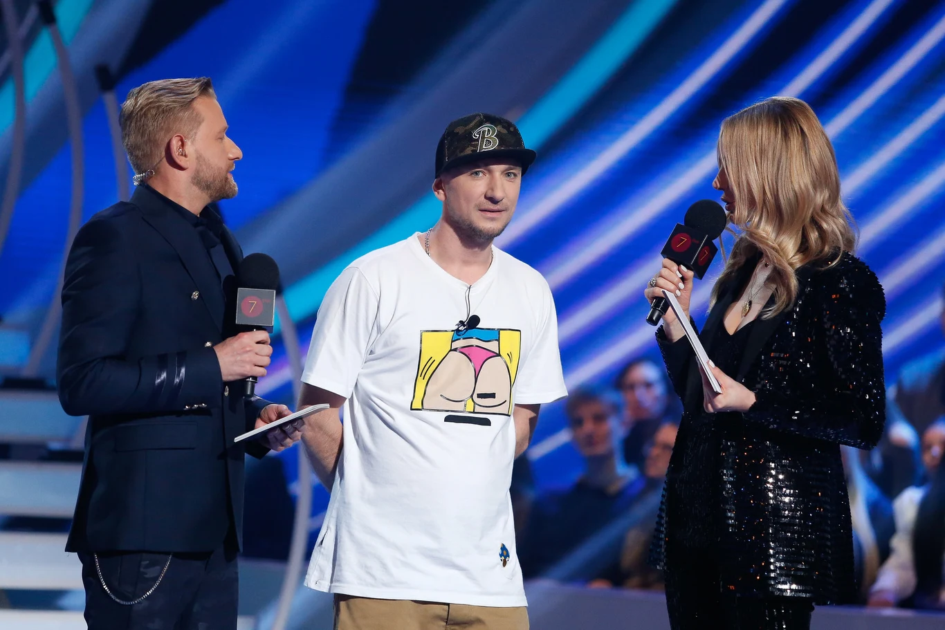 Bartek Boruc - człowiek renesansu, uzdolniony muzycznie i literacko. Ma 37 lat. Sam o sobie mówi: malarz, muzyk, raper, wodzirej. Jego młodość nie była usłana różami. Mama odeszła po długiej walce z rakiem. To właśnie jej choroba sprawiła, że Bartek stał się zwolennikiem medycznej marihuany i nie boi się mówić o tym głośno. Jest żywiołowy, nie znosi nudy, a w towarzystwie zawsze gra pierwsze skrzypce. Nie boi się wyrażać swojego zdania. Wraz z żoną i synem mieszka w Irlandii.