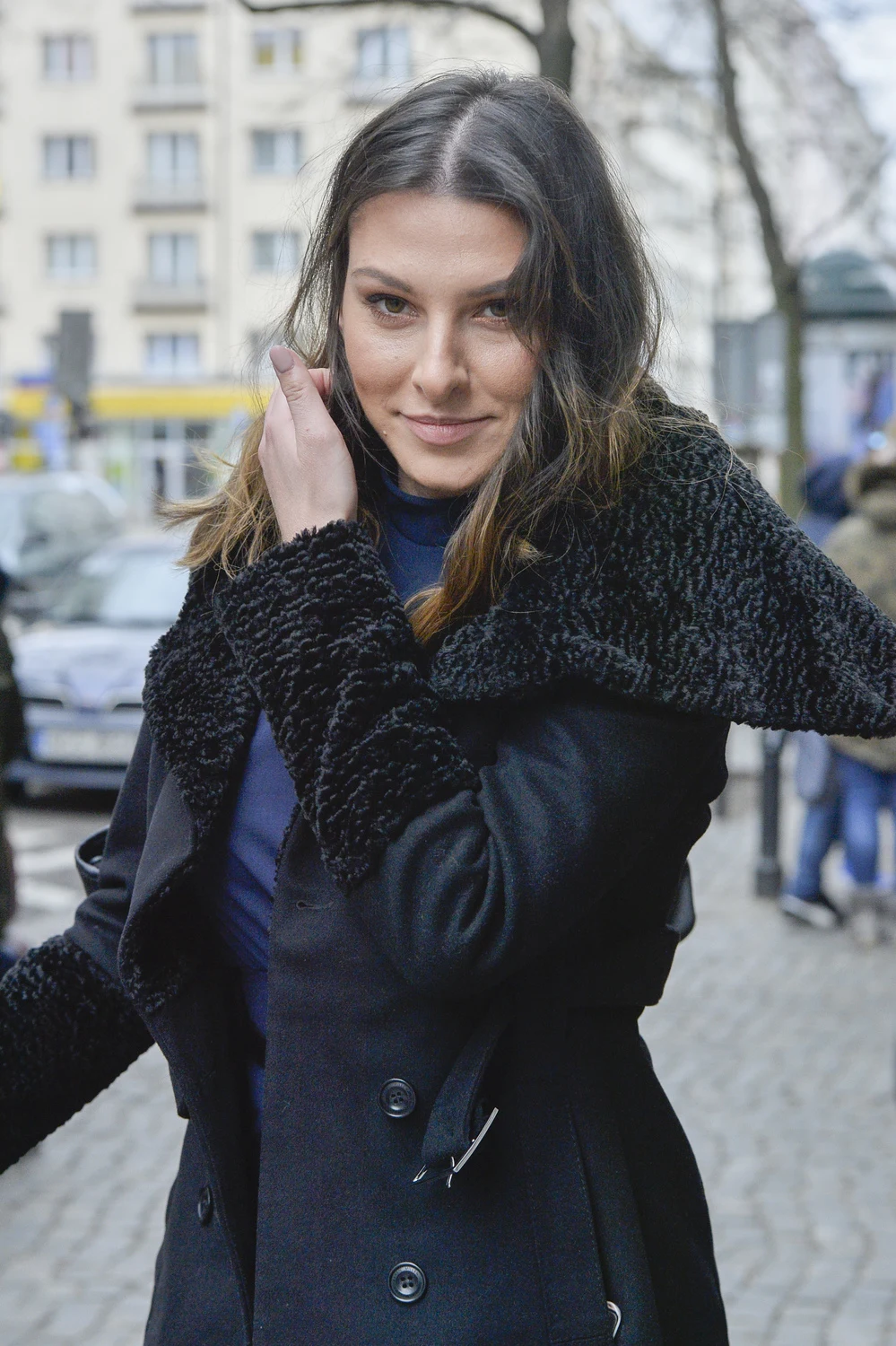 Agnieszka Raczyńska - ma 26 lat i pochodzi ze Stargardu, ale odkąd skończyła 13 lat mieszka w Londynie z mamą i rodzeństwem. Agnieszka ukończyła w Wielkiej Brytanii studia na kierunku Media, marketing i PR. Obecnie jest headhunterem w dużej korporacji. Spontaniczna w każdej sytuacji i pozytywnie nastawiona do świata i do ludzi. Lubi kokietować, zawsze ma swoje zdanie i potrafi tupnąć nogą kiedy trzeba. Obecnie jest  singielką i myśli o powrocie do Polski.