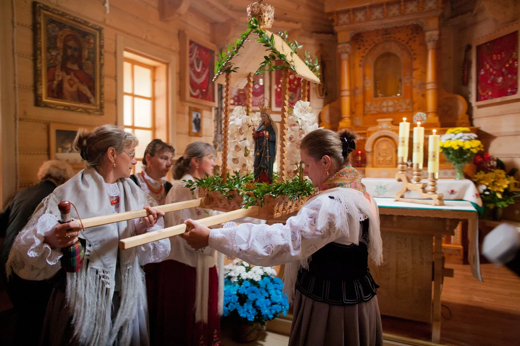 Za okazji 150-lecia Sanktuarium, kardynał Stanisław Dziwisz podarował świątyni relikwie Jana Pawła II