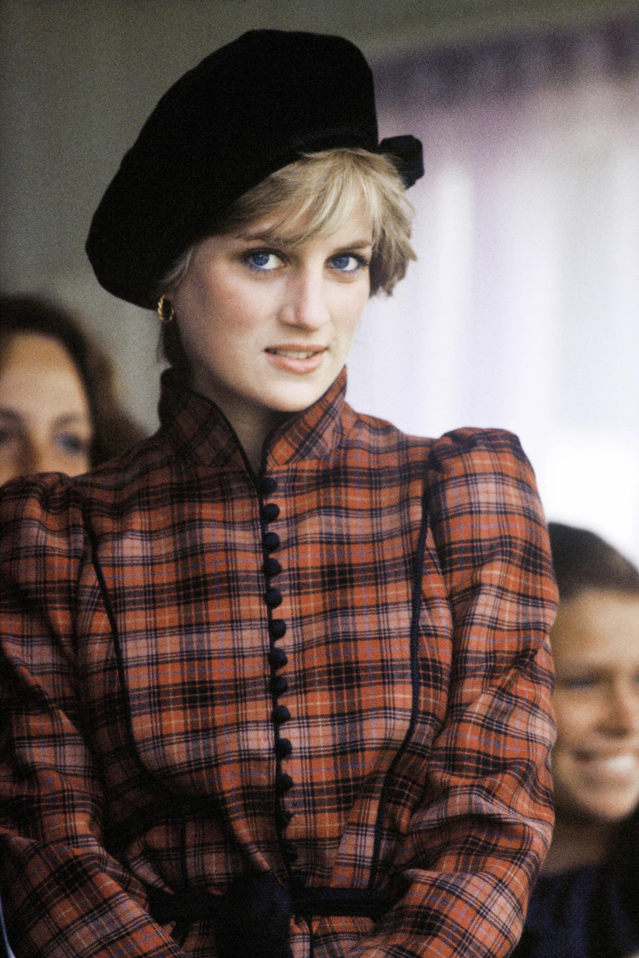Księżna Diana. Ten zestaw obowiązuje nadal. Szerokie ramiona, kratka i beret Księżna Diana. Ten zestaw obowiązuje nadal. Szerokie ramiona, kratka i beret