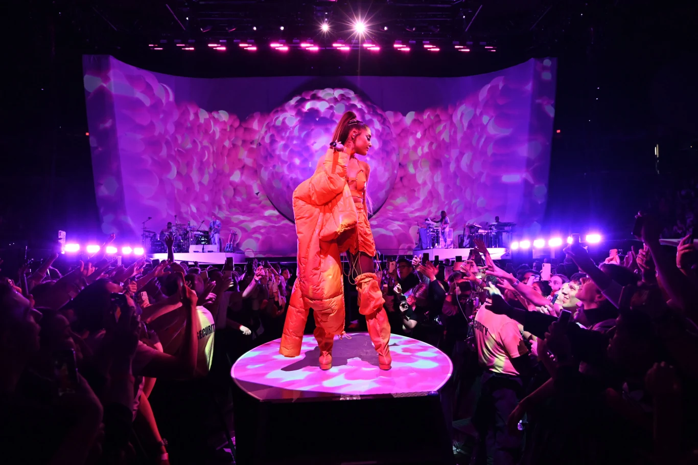 Ariana Grande na trasie "Sweetener Tour"