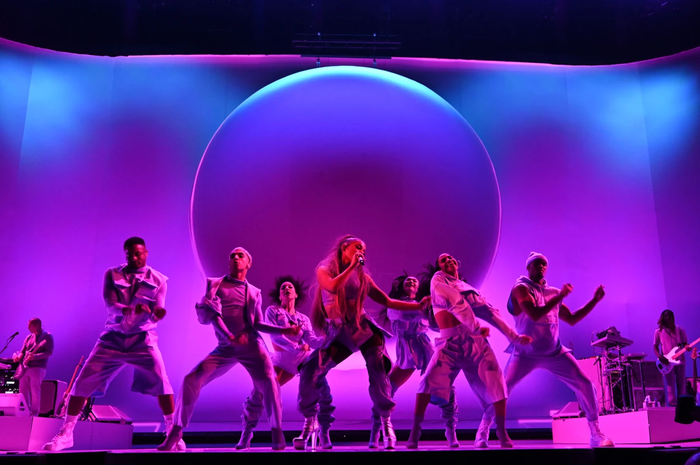 Ariana Grande na trasie "Sweetener Tour"