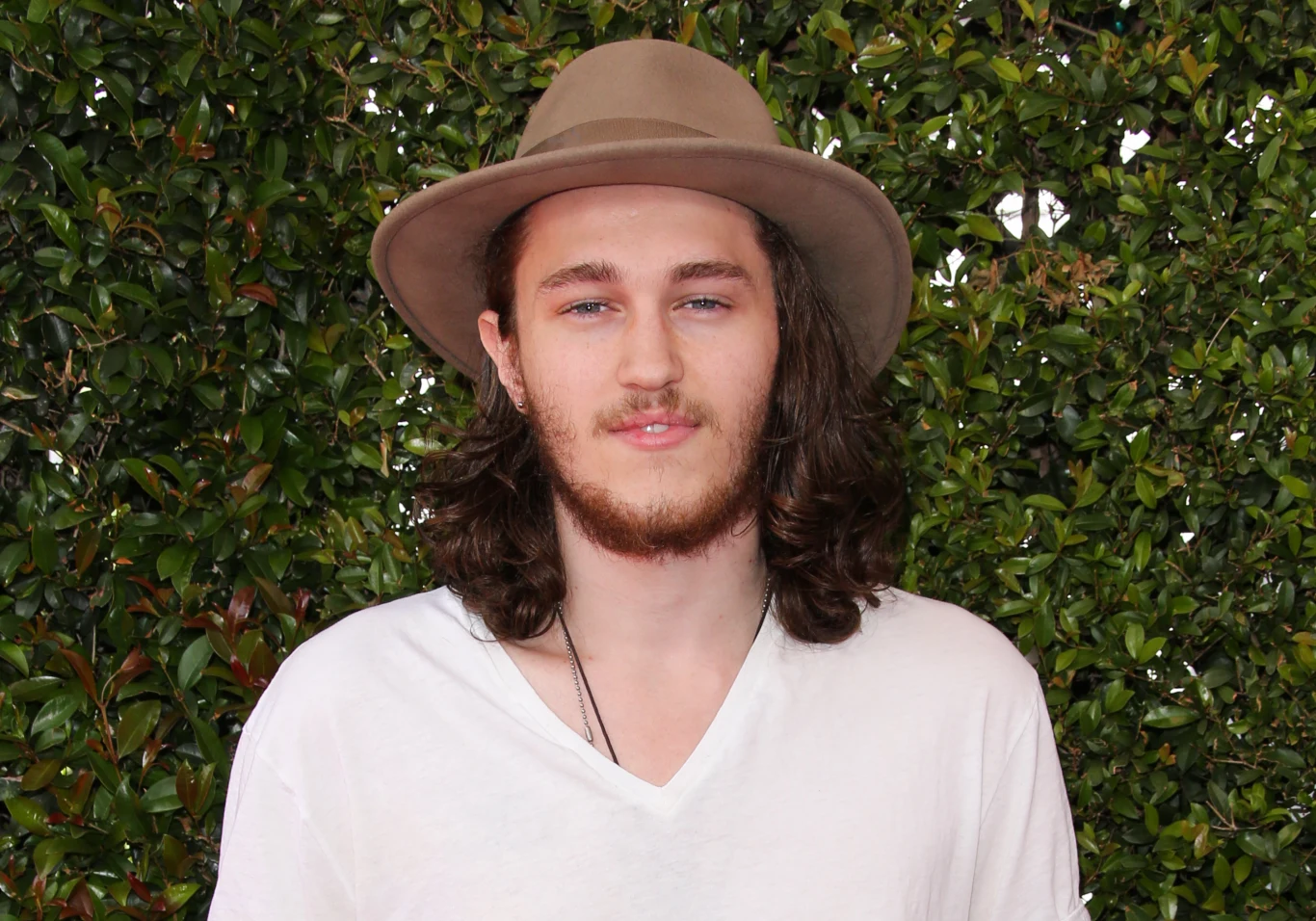 Kolejnym z rodzeństwa Miley jest 24-letni Braison Cyrus - aktor, wokalista (wystąpił m.in. u Jimmy'ego Fallona) i model. W listopadzie 2018 roku roku początkujący muzyk zaręczył się ze Stellą McBride.