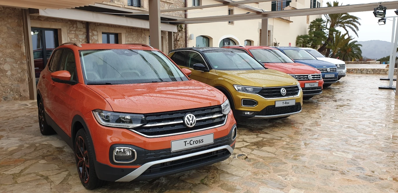 Pięć SUV-ów Volkwagena. Na pierwszym planie T-Cross