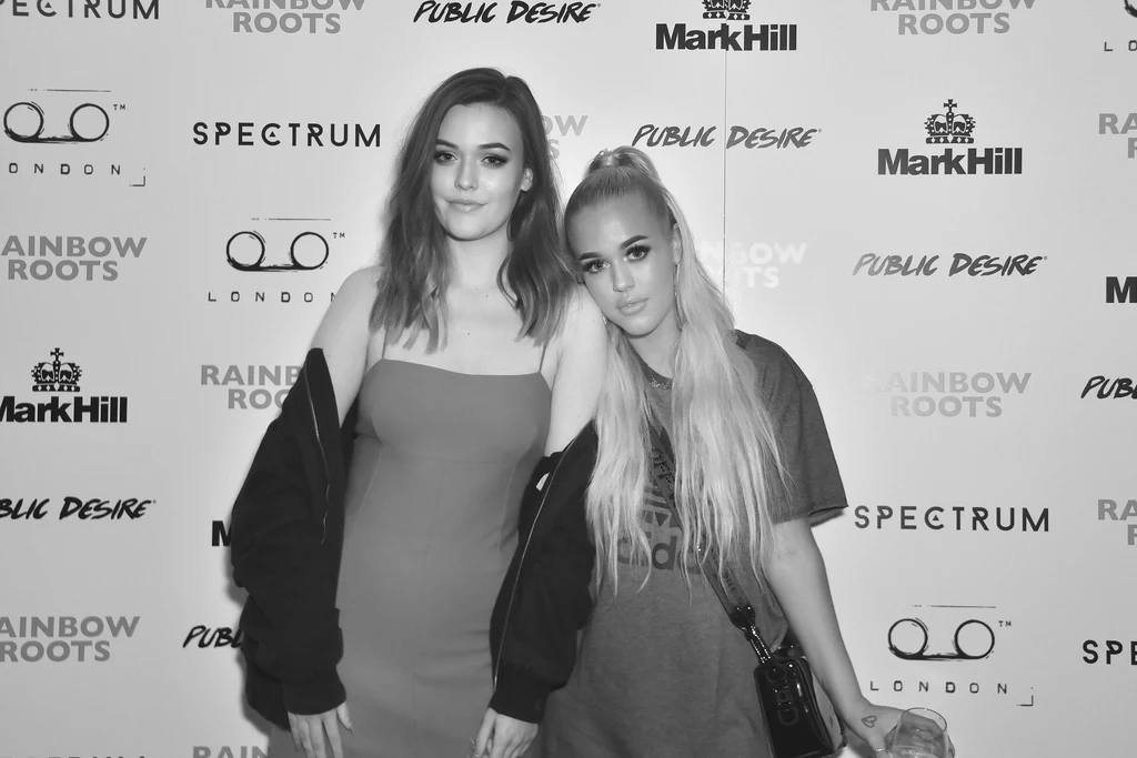 Felicite Tomlinson i Lottie Tomlinson w 2017 r.