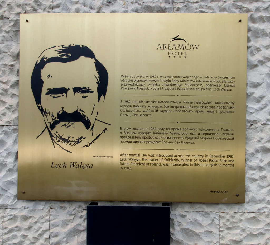 Tablica upamiętniająca internowanie w Arłamowie Lecha Wałęsy