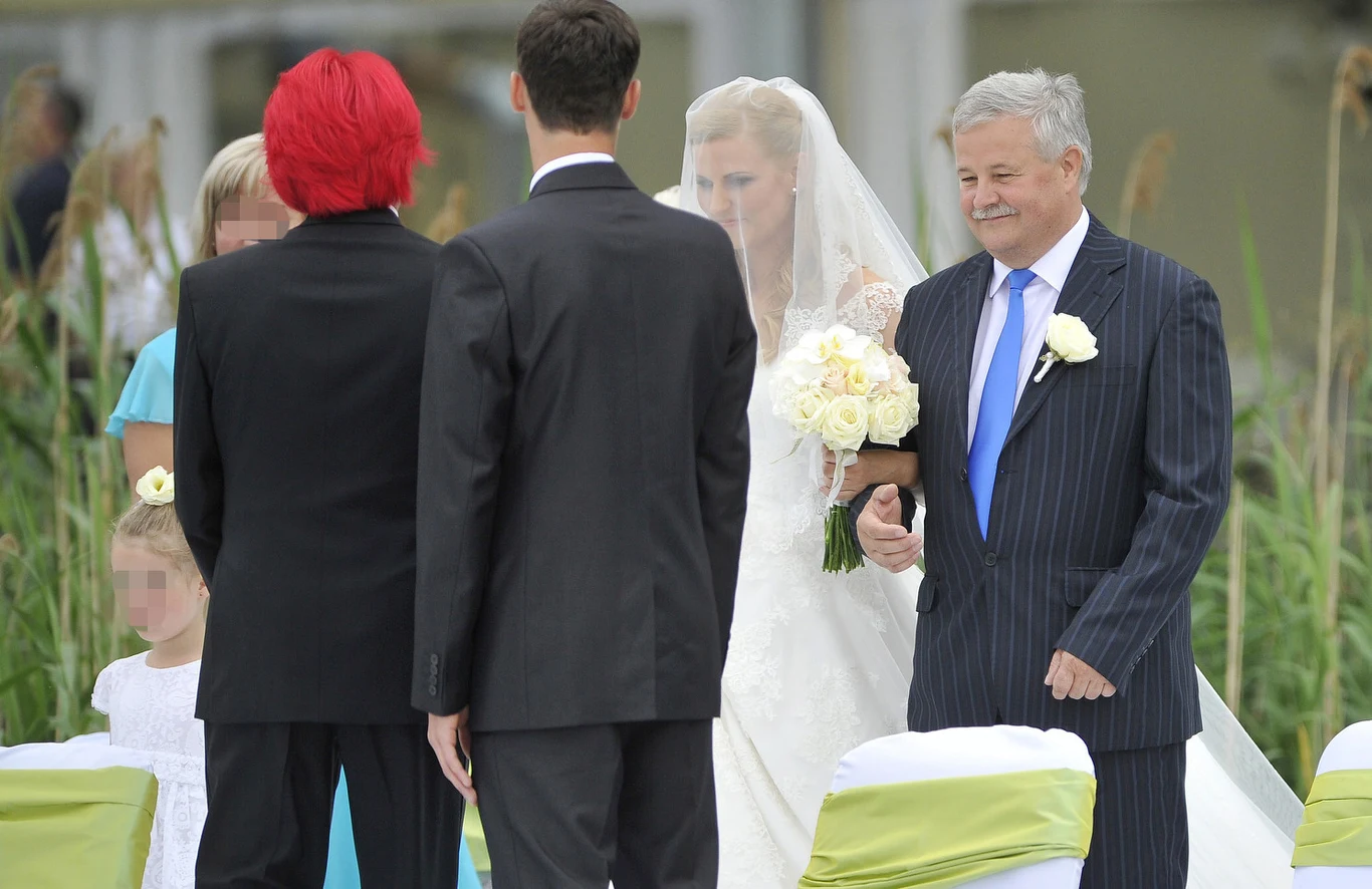 Apoloniusz Tajner poprowadzi Dominikę do ślubu z Michałem Apoloniusz Tajner poprowadzi Dominikę do ślubu z Michałem