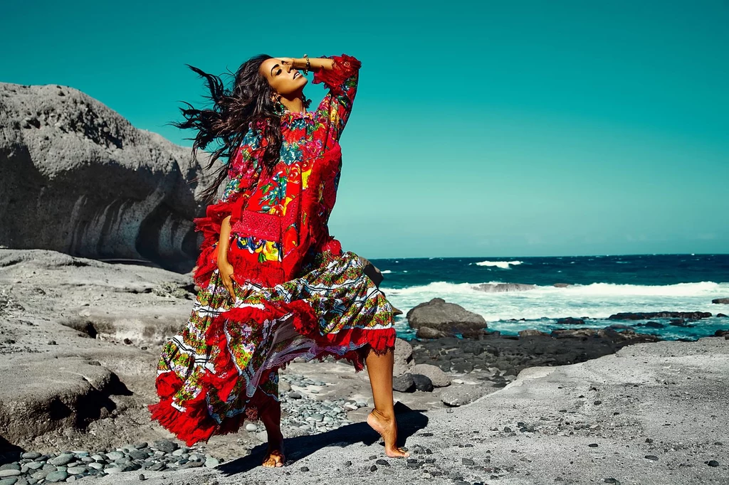 Hiszpańską modę cechuje żywiołowość i zamiłowanie do mocnych kolorów