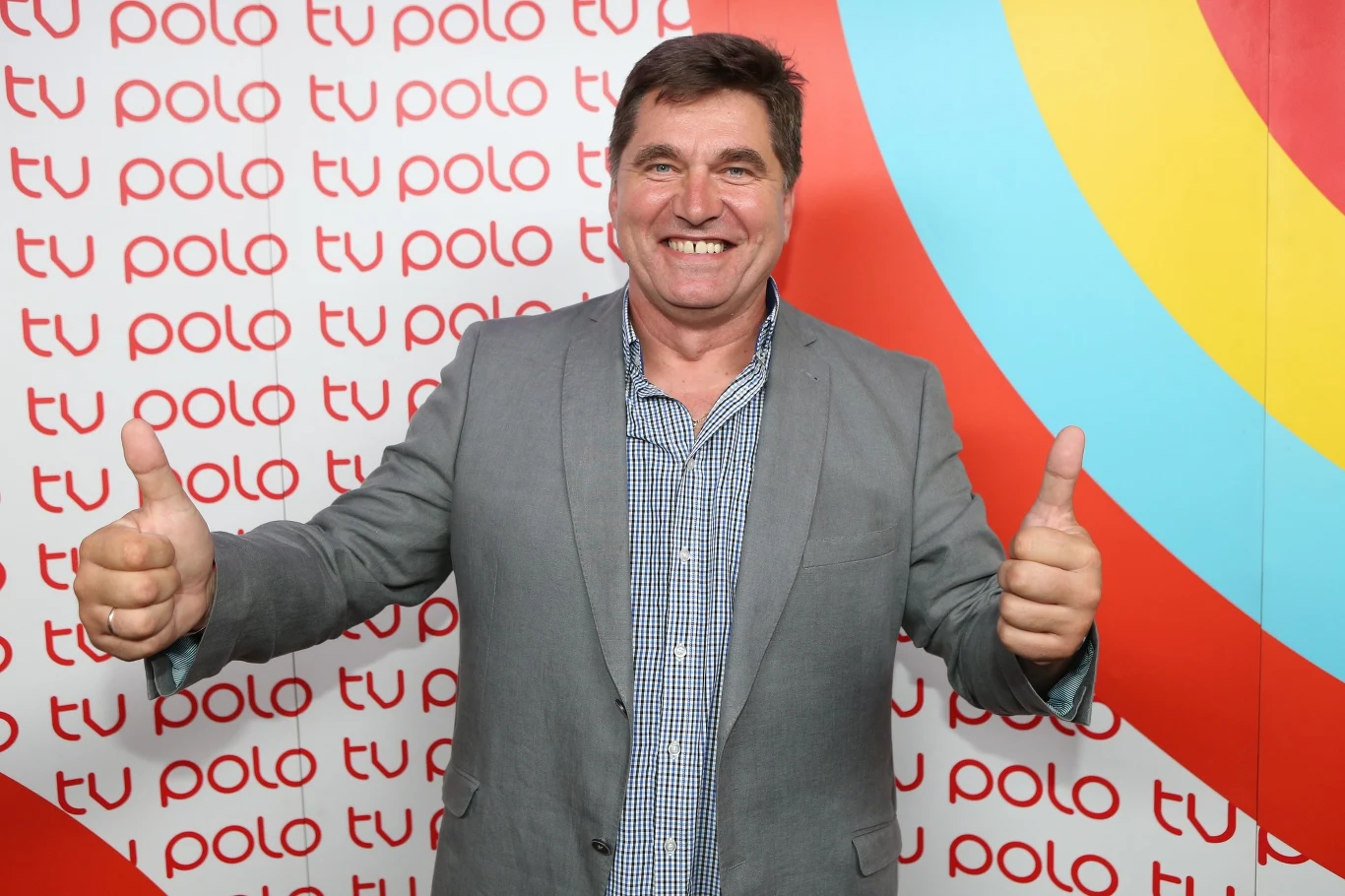 "Płacę składkę od 1981 r., a emeryturę wyliczono mi na niecałe 400 zł. W ZUS-ie powiedzieli mi, że ważna jest pamięć dokumentów. Ja je mam. Kiedy zacząłem płacić składki nie było jeszcze komputerów, internetu. Im zaginęły te dokumenty i według nich ja zacząłem płacić ZUS w 2000 r. Prowadzę działalność odkąd skończyłem szkołę, ale na szczęście mam na to wszystko dokumenty. Nie wierzę w ZUS. Jak Bozia mi da zdrowie, to będę śpiewał dopóki mam zdrowie. A później umrę" - opowiadał kilka lat wcześniej.