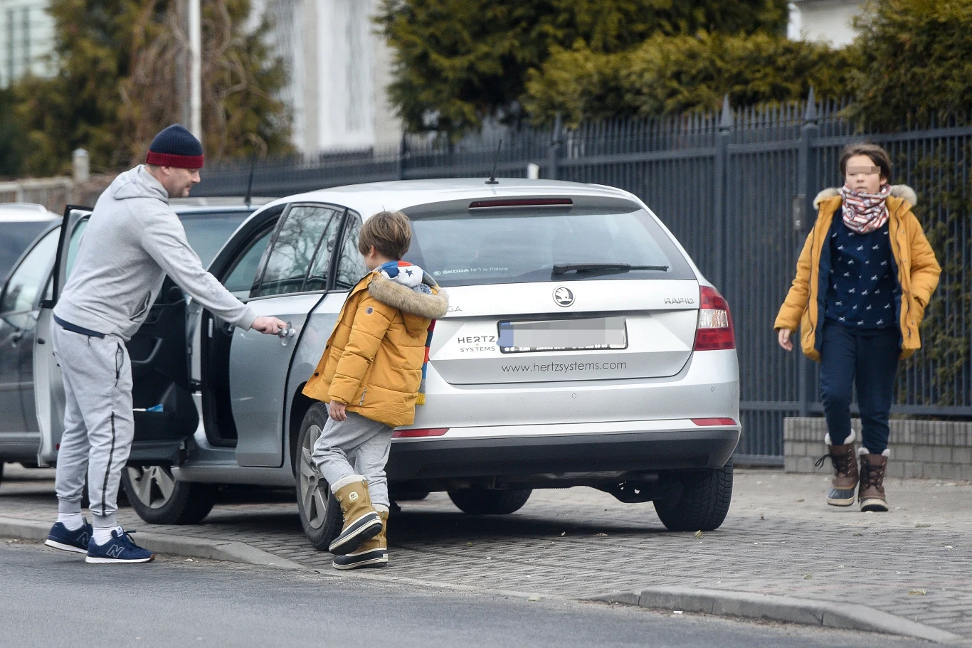 Jacek Rozenek z synami Jacek Rozenek z synami