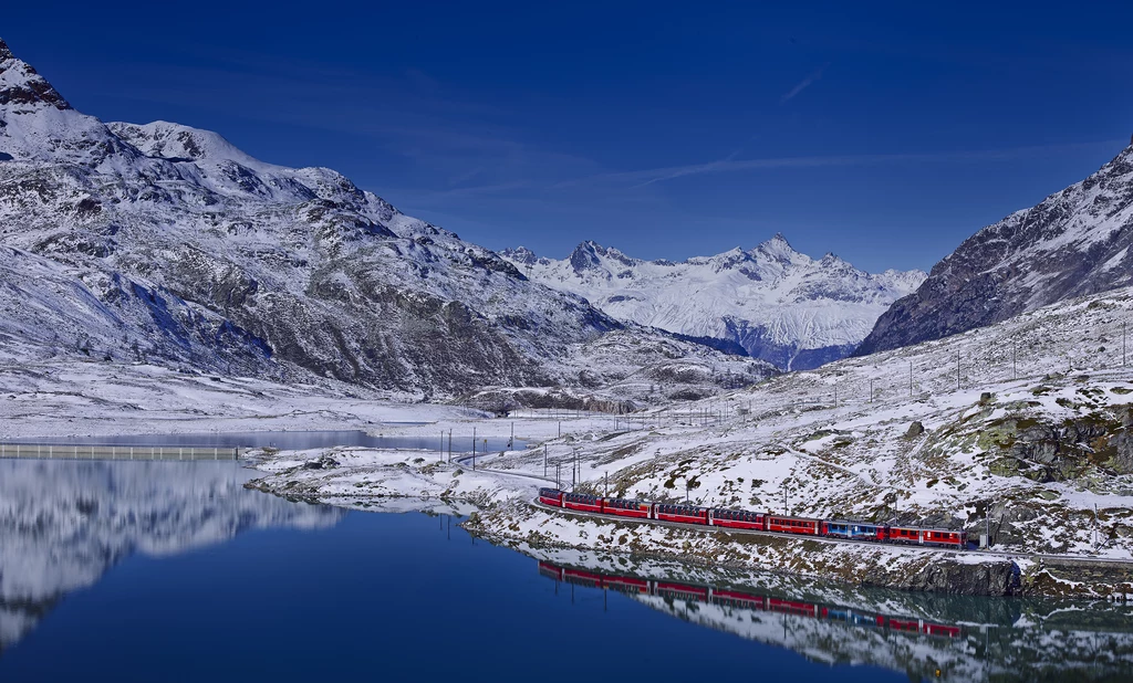 Ekspresem Bernina przejedziesz z lodowca pod palmy