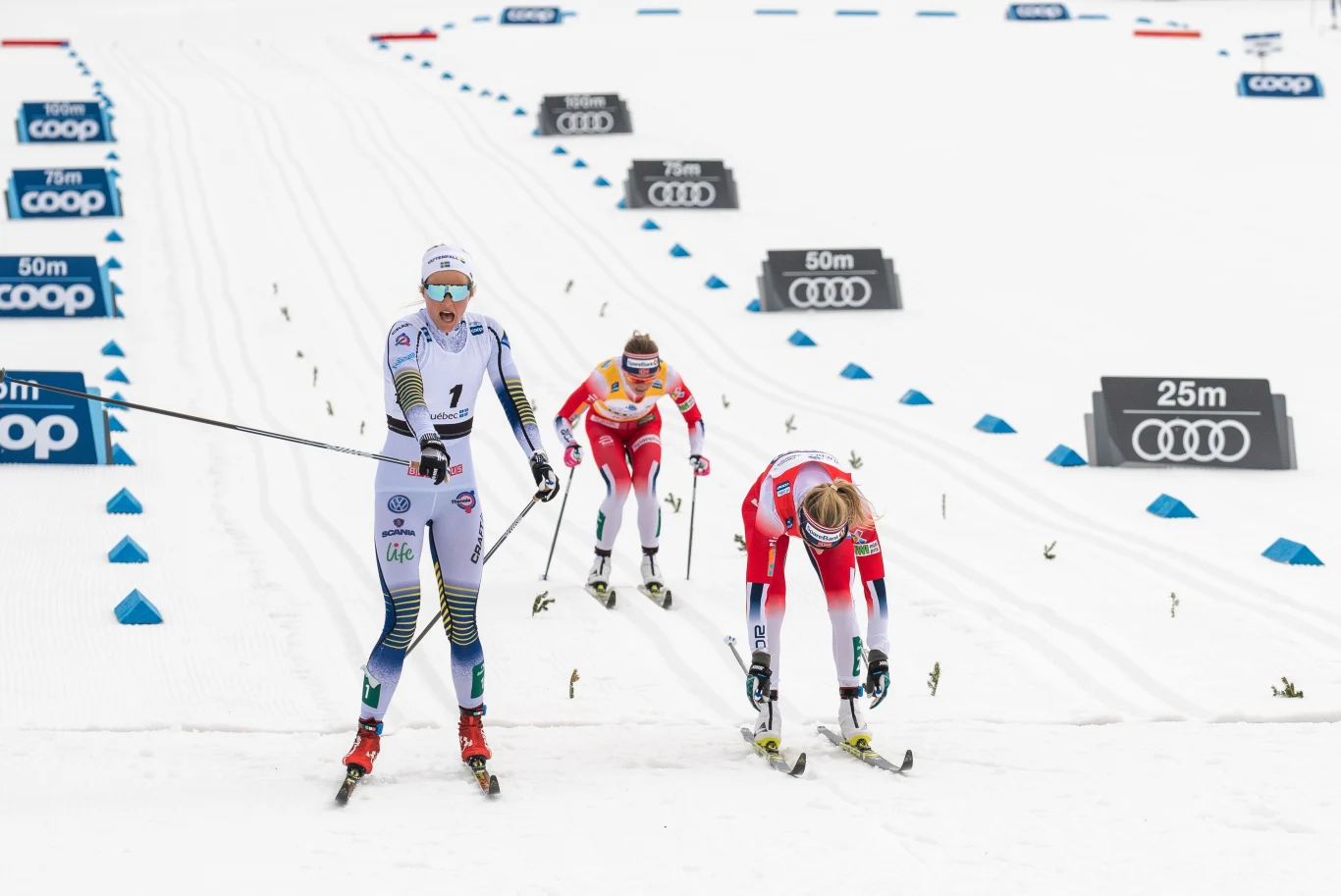 Stina Nilsson (z lewej) wyprzedziła Therese Johaug o 0,2 s Stina Nilsson (z lewej) wyprzedziła Therese Johaug o 0,2 s