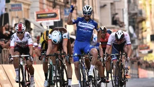  Julian Alaphilippe był najlepszy, Michał Kwiatkowski (pierwszy z lewej) ukończył trzeci