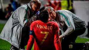 Cristiano Ronaldo z powodu kontuzji musiał opuścić boisko w pierwszej połowie meczu
