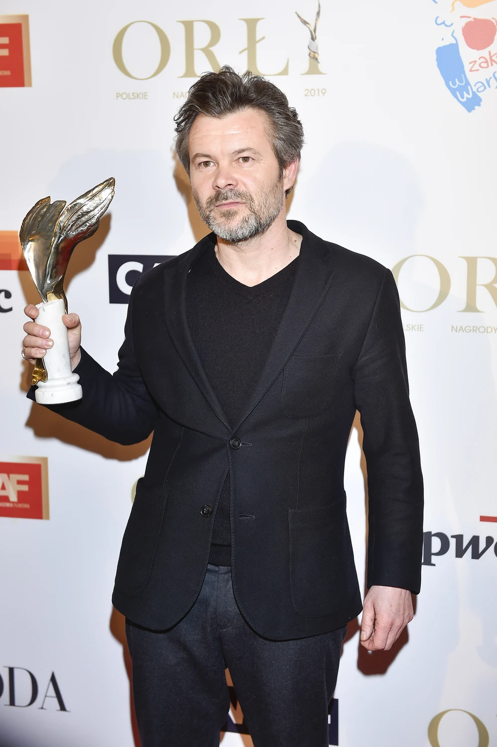 Laureatem Orła za najlepszą rolę męską został Jacek Braciak za film "Kler". To jego trzeci Orzeł. Wcześniej nagrodzono go za role drugoplanowe w "Edim" i "Róży". Aktor poświęcił swoją statuetkę Władysławowi Kowalskiemu, który zmarł w październiku 2017 roku.