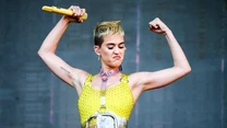 W 2018 roku Katy Perry w wywiadzie wyznała, że po premierze płyty "Witness" popadła w "głęboką depresję". "Witness" to ostatnia - piąta jej płyta, która do sprzedaży trafiła 9 czerwca 2017 roku. Był to pierwszy po czterech latach przerwy album Amerykanki.

Niestety płyta sprzedała się poniżej oczekiwań wytwórni Capitol Music, przez co jej szef, Steve Barnett, zmuszony był odbyć poważną rozmowę z Katy Perry. Słabe wyniki i nie najlepszy odbiór albumu nie pozostał bez wpływu na amerykańską wokalistkę.

"Miałam napady depresji sytuacyjnej, a moje serce zostało złamane w tamtym roku, ponieważ, nieświadomie, tak dużą wagę przywiązuję do reakcji społeczeństwa, a opinia publiczna nie zareagowała tak, jak się spodziewałam" - wyznała Perry w rozmowie z "Vogue".