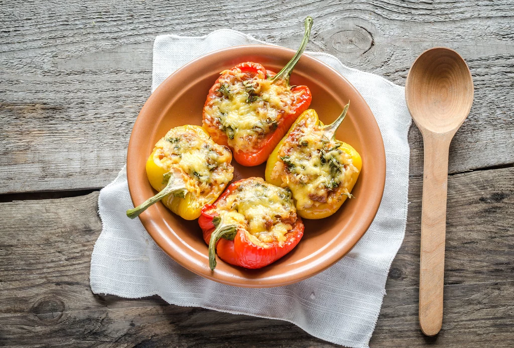 Wartość odżywcza porcji 490 kcal , białko 19 g, tłuszcz 28 g, węglowodany 39 g