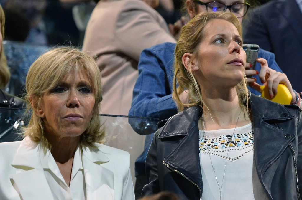 Jednak nie to jest najważniejsze. Wielu obserwatorów zwraca uwagę na zażyłe stosunki pierwszej damy z najmłodszym dzieckiem. Brigitte Macron z córką Tiphaine Auzière Jednak nie to jest najważniejsze. Wielu obserwatorów zwraca uwagę na zażyłe stosunki pierwszej damy z najmłodszym dzieckiem. Brigitte Macron z córką Tiphaine Auzière