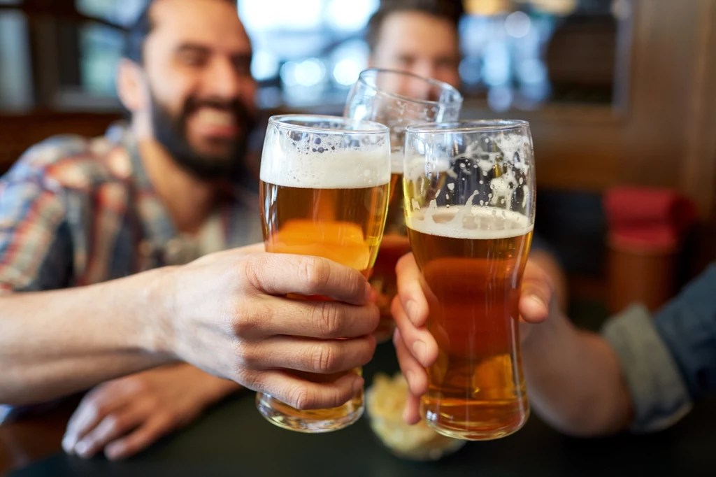 Piwo to alkohol , który dodaje pewności siebie i relaksuje