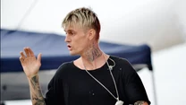 W 2013 roku Aaron Carter ogłosił bankructwo. Gwiazdor miał długi w wysokości 2,2 miliona dolarów, natomiast jego aktywa wynosiły nieco ponad osiem tys. dolarów. 

Ogromną część długu (1,3 mln dolarów) stanowił niezapłacony podatek. W 2016 roku wokalista postanowił zwrócić się ze swoimi problemami do programu "Life or Debt", gdzie pomóc próbował mu doradca finansowy Victor Antonio (Carter w maju tego roku wciąż miał 150 tys. dolarów długu).