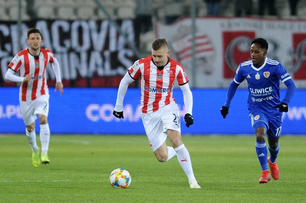 Marcin Budziński (przy piłce) Marcin Budziński (przy piłce)