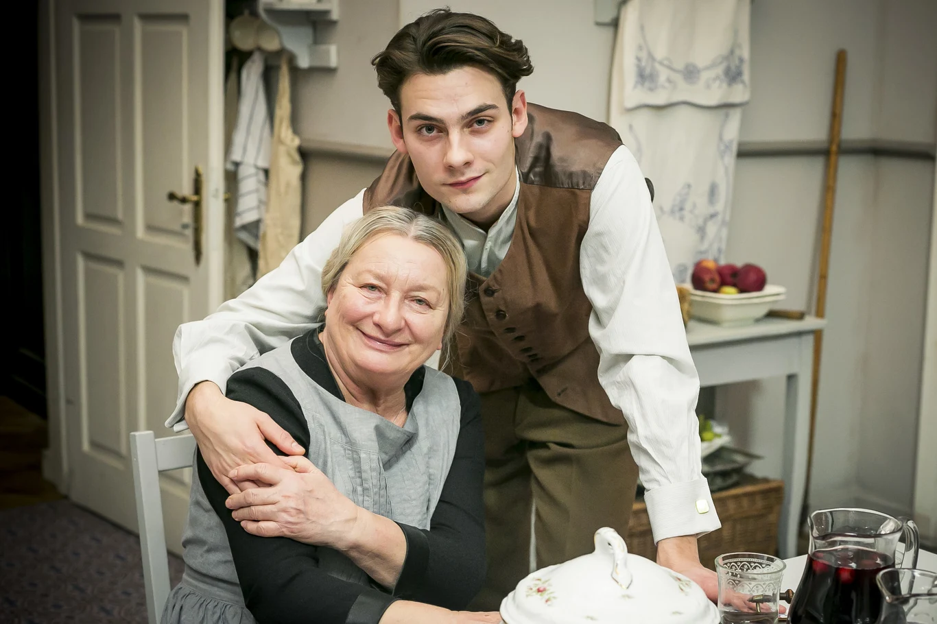 Maria Maj na planie serialu "Drogi wolności" Maria Maj na planie serialu "Drogi wolności"