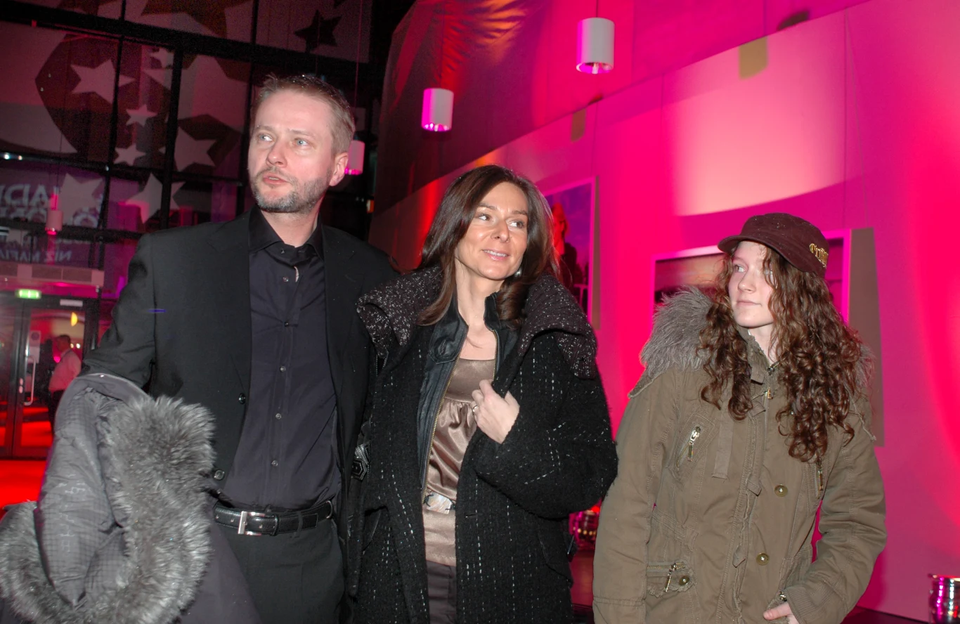 Artur Żmijewski z żoną i córką, 2007 rok Artur Żmijewski z żoną i córką, 2007 rok