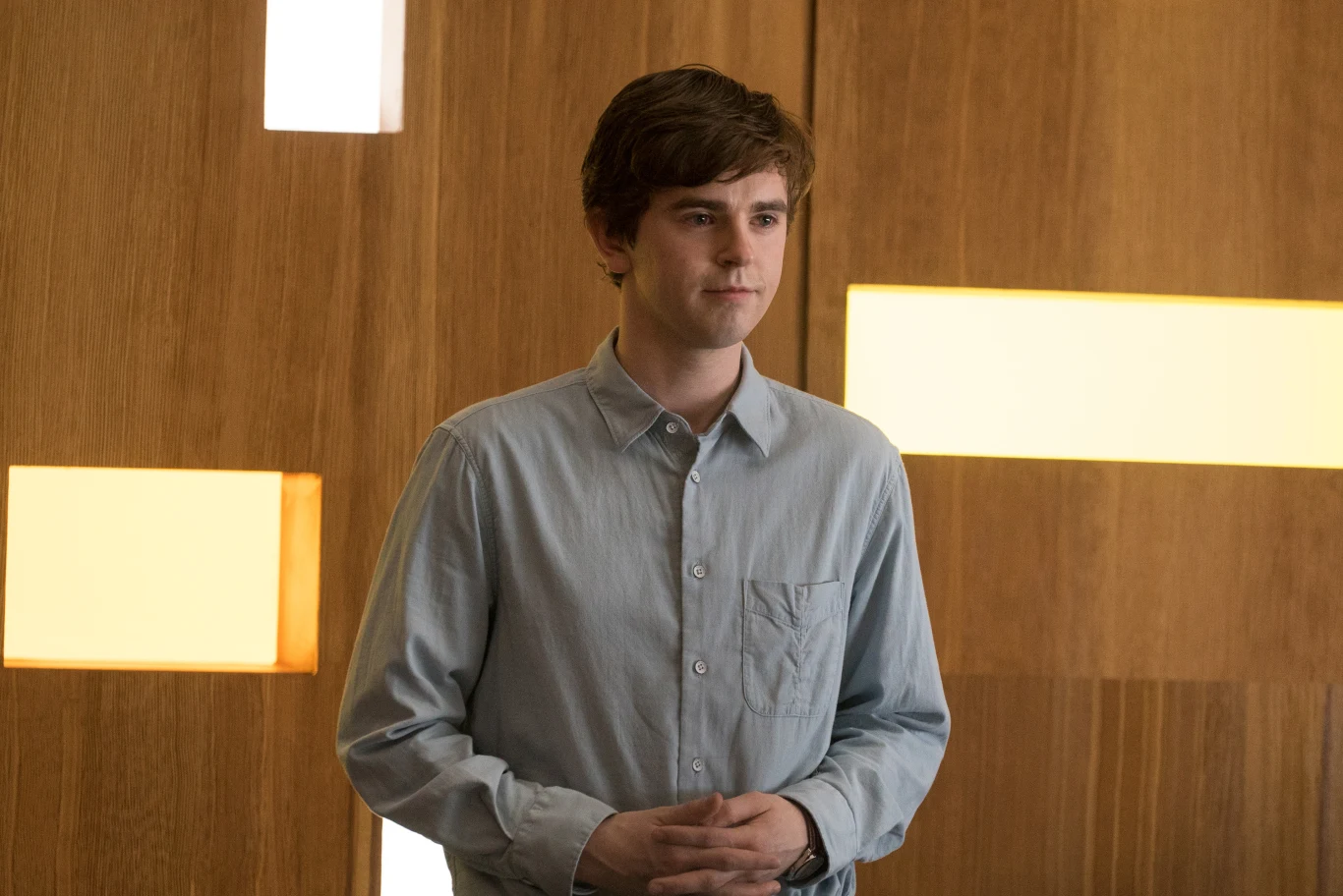Freddie Highmore jako Shaun w serialu "The Good Doctor"
