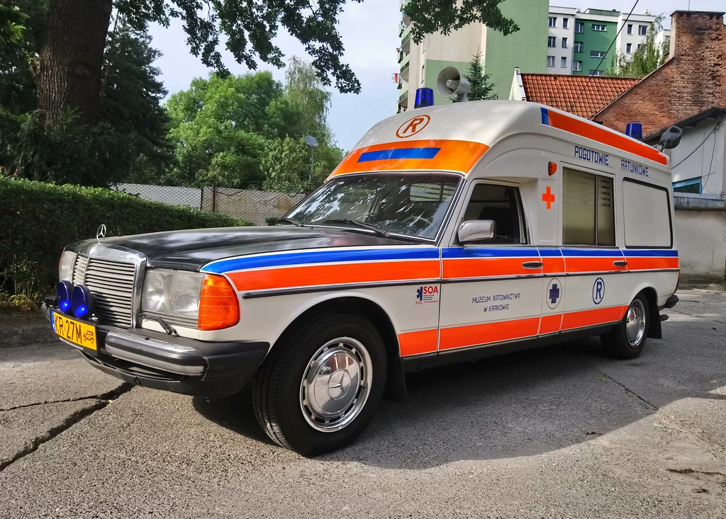 Mercedes-Benz W123 w zabudowie Binz 2000