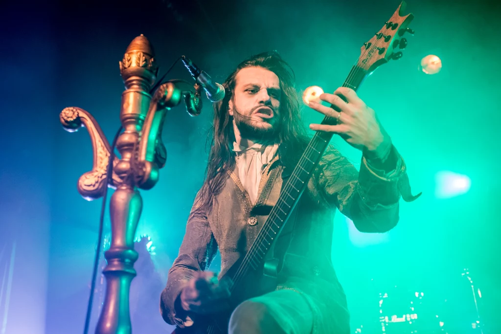 Tommaso Riccardi (Fleshgod Apocalypse) w akcji