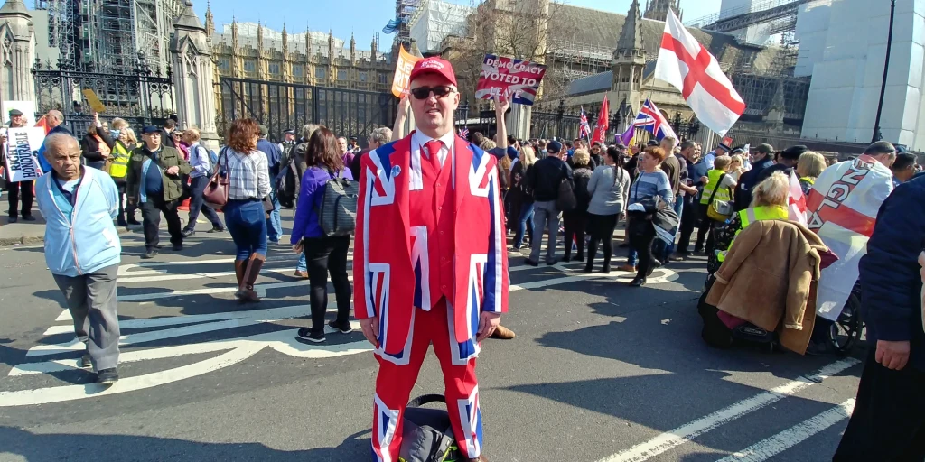 Z badania z 2022 r. wynika, że Brytyjczycy większym zaufaniem darzyli Unię Europejską niż własny rząd oraz parlament Z badania z 2022 r. wynika, że Brytyjczycy większym zaufaniem darzyli Unię Europejską niż własny rząd oraz parlament