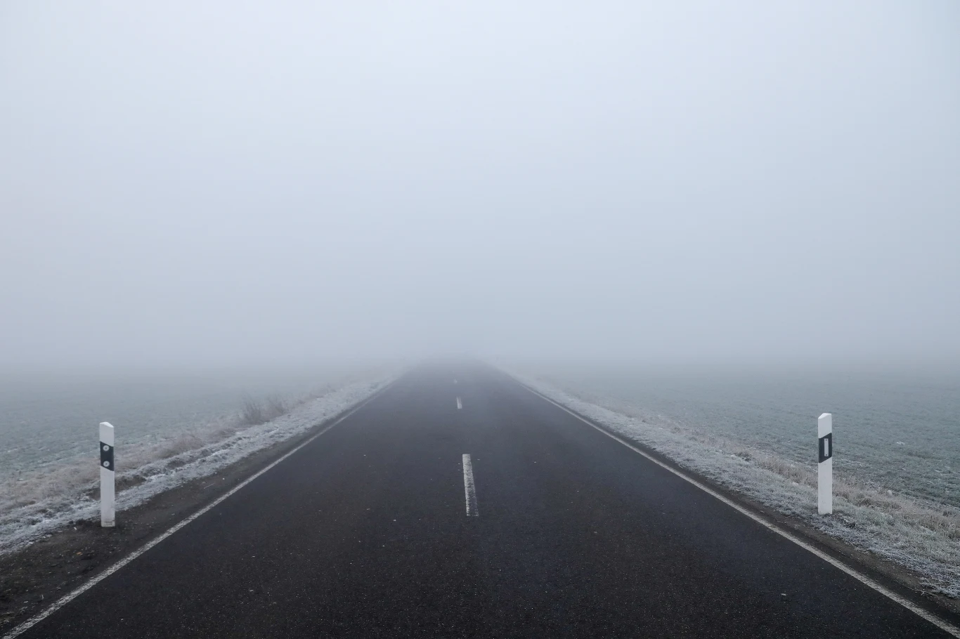 Mgła a przepisy drogowe. Jak zachować się podczas mgły? Mgła a przepisy drogowe. Jak zachować się podczas mgły?