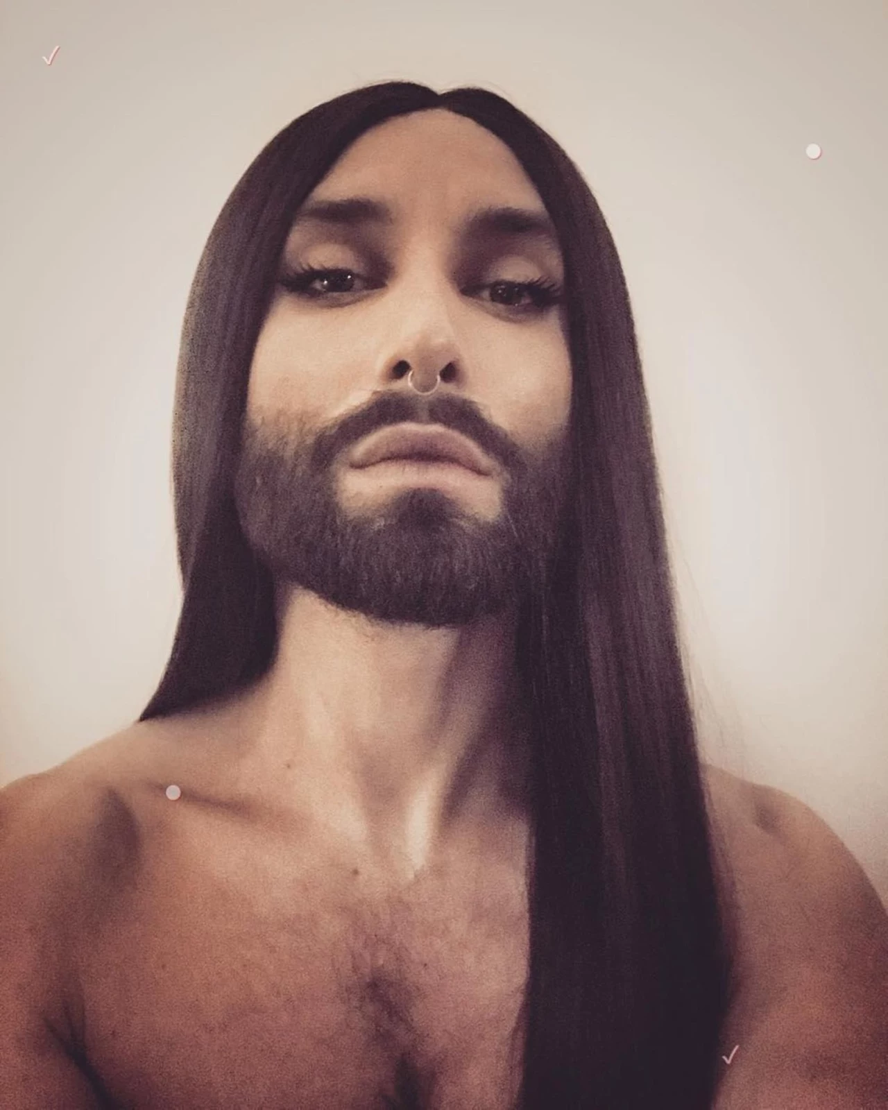 Conchita Wurst i jej długie włosy. Conchita Wurst i jej długie włosy.