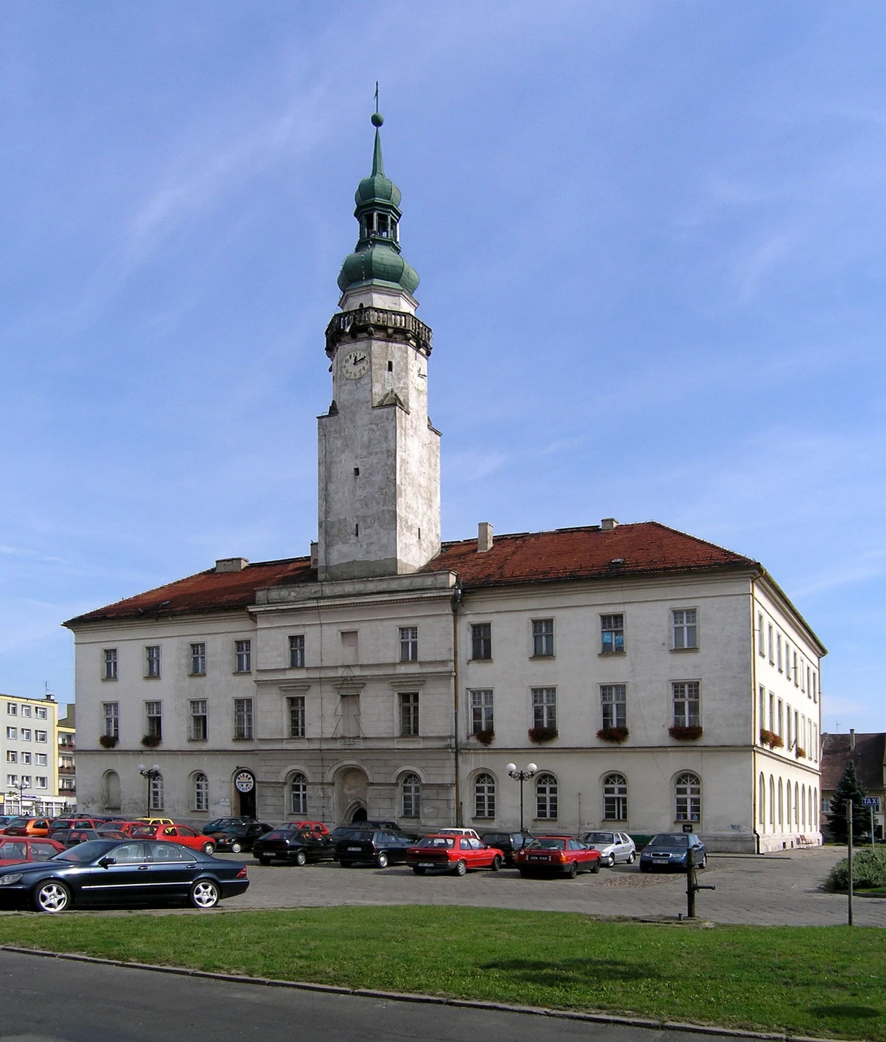 Ratusz w Grodkowie pochodzi z 1840 roku Ratusz w Grodkowie pochodzi z 1840 roku