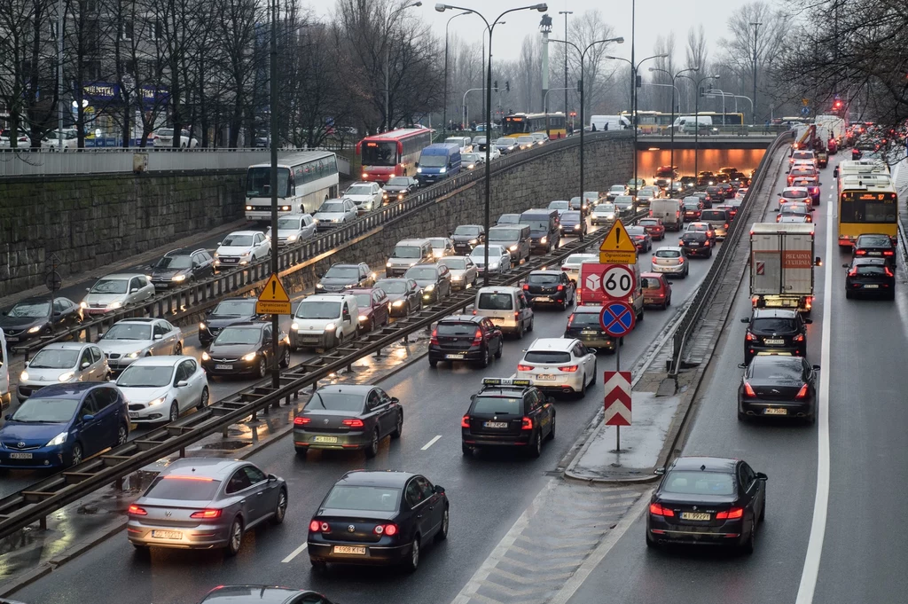 Życie kierowców w Polsce nie jest łatwe. Nowa partia ma im pomóc