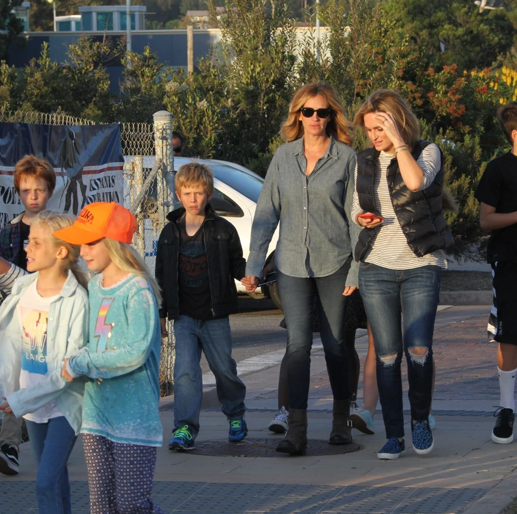 Julia Roberts z dziećmi Julia Roberts z dziećmi