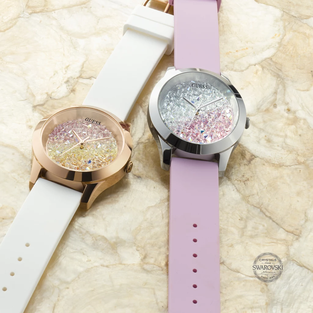 GUESS Crush to dwa modele – W1223L3 oraz W1223L1. Zegarki zostały zaprojektowane na lekkich silikonowych paskach połączonych z kopertą wykonaną ze stali szlachetnej. GUESS Crush to dwa modele – W1223L3 oraz W1223L1. Zegarki zostały zaprojektowane na lekkich silikonowych paskach połączonych z kopertą wykonaną ze stali szlachetnej.