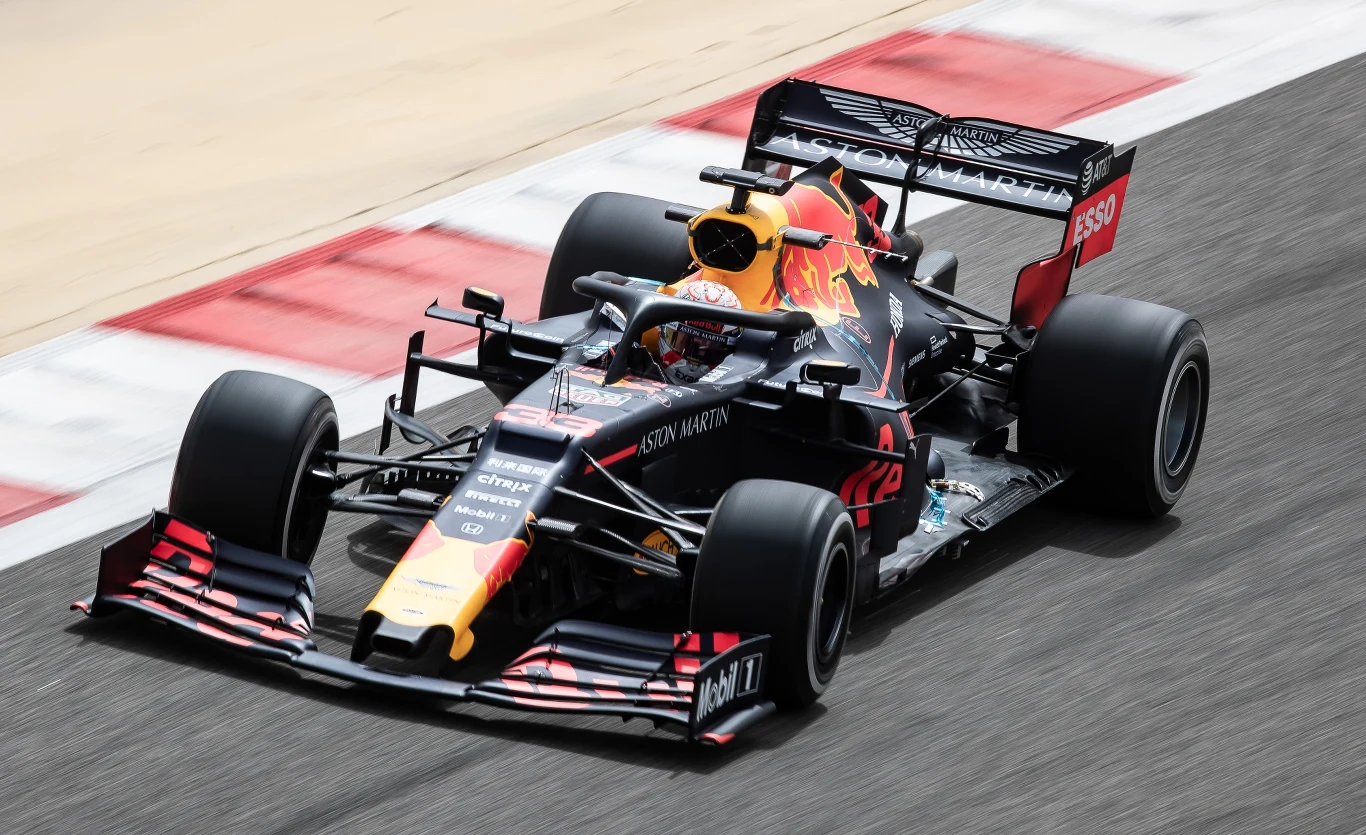 Max Verstappen podczas testów Max Verstappen podczas testów