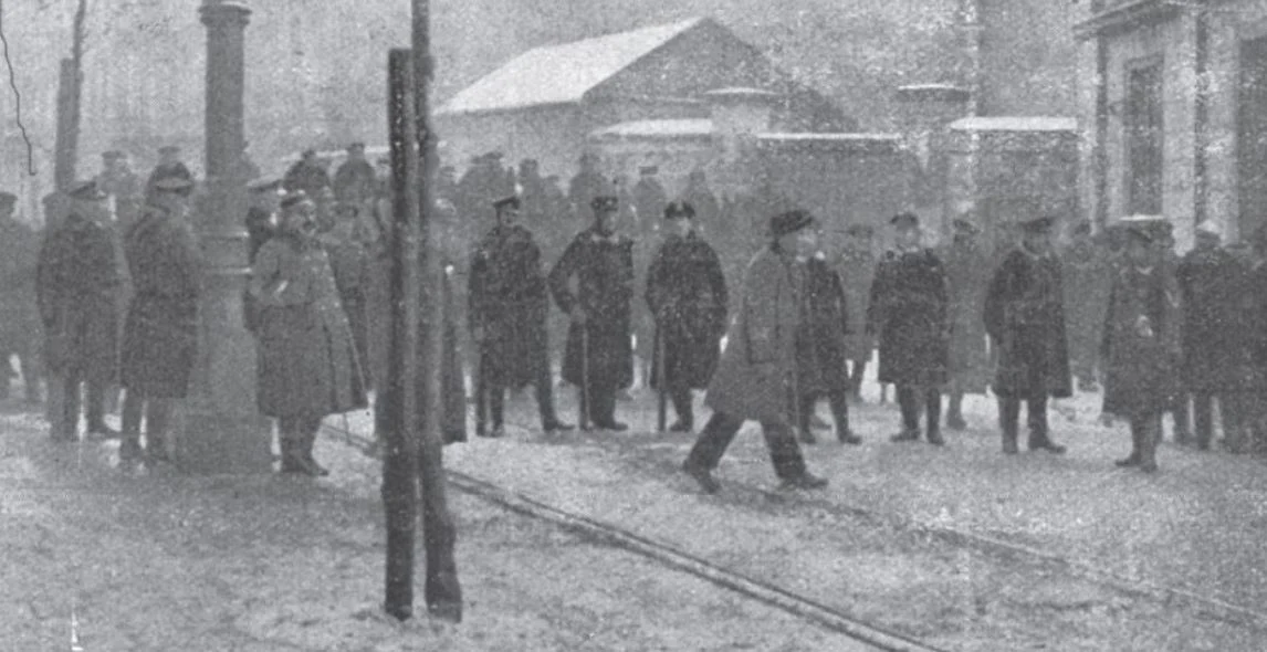 Policja pod Sejmem dopuściła do zamieszek. Nie potrafili, albo nie chcieli, poradzić sobie z tłumem Policja pod Sejmem dopuściła do zamieszek. Nie potrafili, albo nie chcieli, poradzić sobie z tłumem